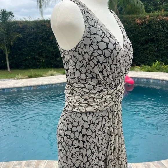 London Times Black and Cream Sleeveless Midi Dress - Picture 1 of 15